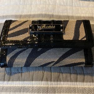 Guess wallet. NWOT